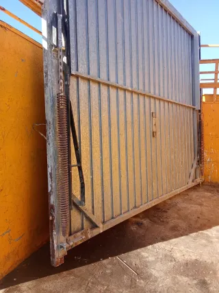 Puerta de garaje metálica