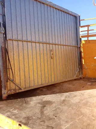 Puerta de garaje metálica