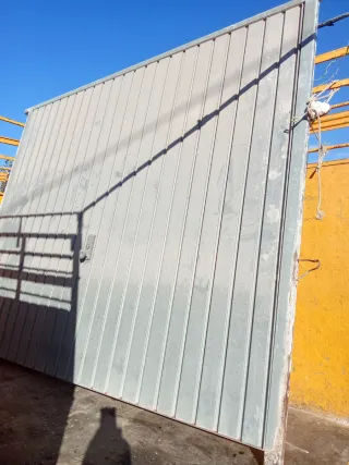 Puerta de garaje metálica