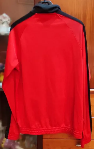 Chaqueta deportiva Puma roja