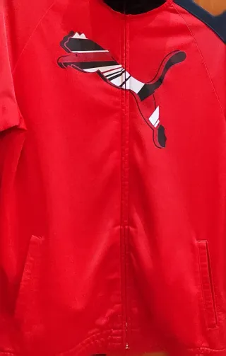 Chaqueta deportiva Puma roja