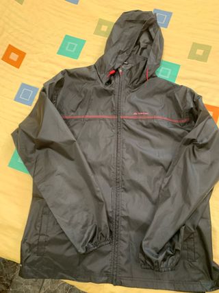 Chubasquero Quechua Negro Talla 2XL