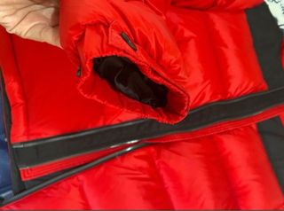 Chaqueta plumífero Superdry roja y negra