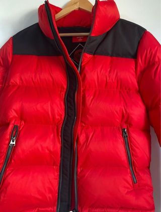 Chaqueta plumífero Superdry roja y negra