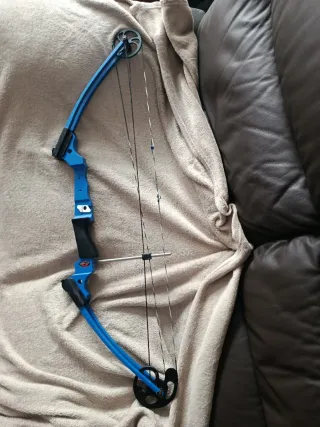 Arco compuesto Mathews Genesis azul