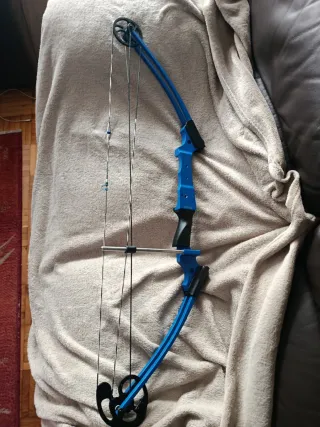 Arco compuesto Mathews Genesis azul