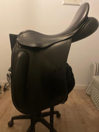 Montura Doma Clásica County Negra