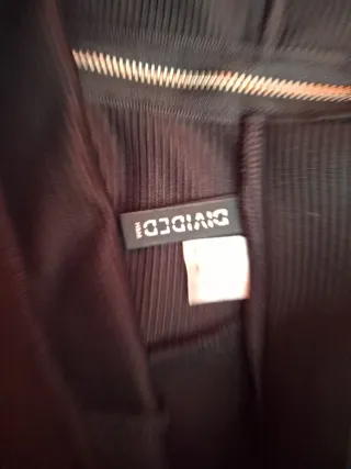 Falda negra con cremallera