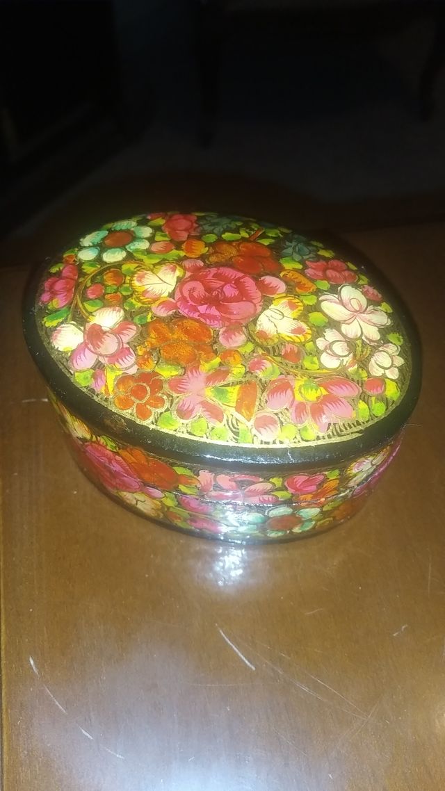 Portagioie vintage in legno laccato dipinto a mano