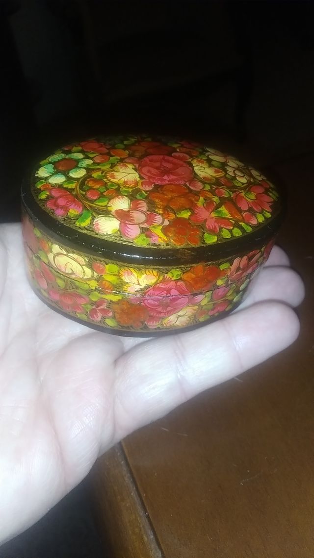 Portagioie vintage in legno laccato dipinto a mano