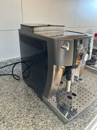 Cafetera DeLonghi Magifica S Smart + Kit Mantenimi