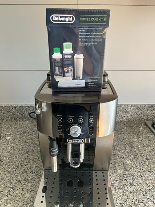 Cafetera DeLonghi Magifica S Smart + Kit Mantenimi
