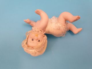 bambola bambolina in ceramica