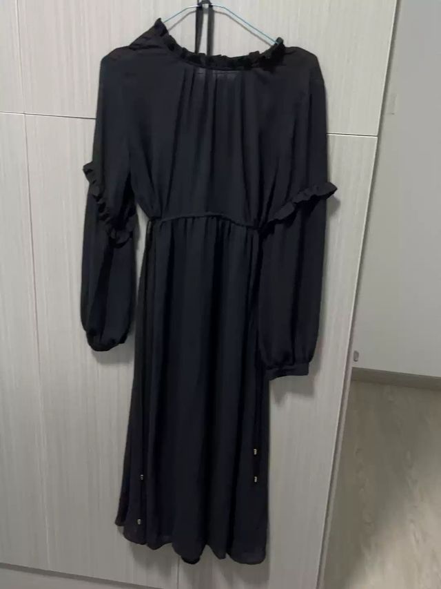 Abito nero lungo con rouches