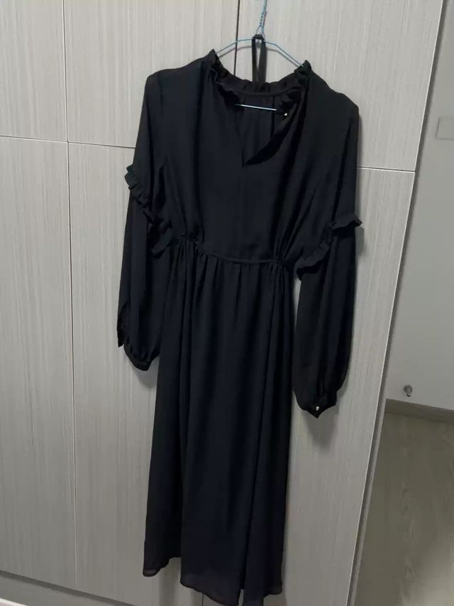 Abito nero lungo con rouches