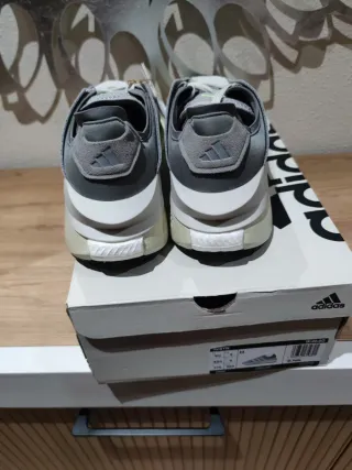 Zapatillas Adidas AVRYN gris talla 43 1/3