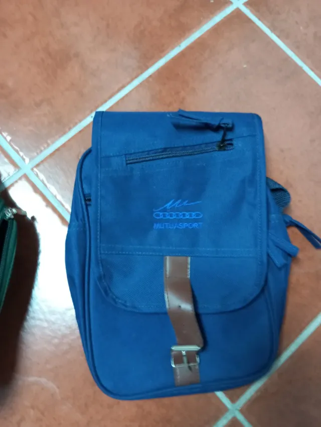 Bolso Negro y Rojo para Hombre