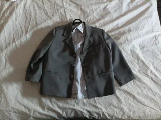 Conjunto traje niño gris y blanco