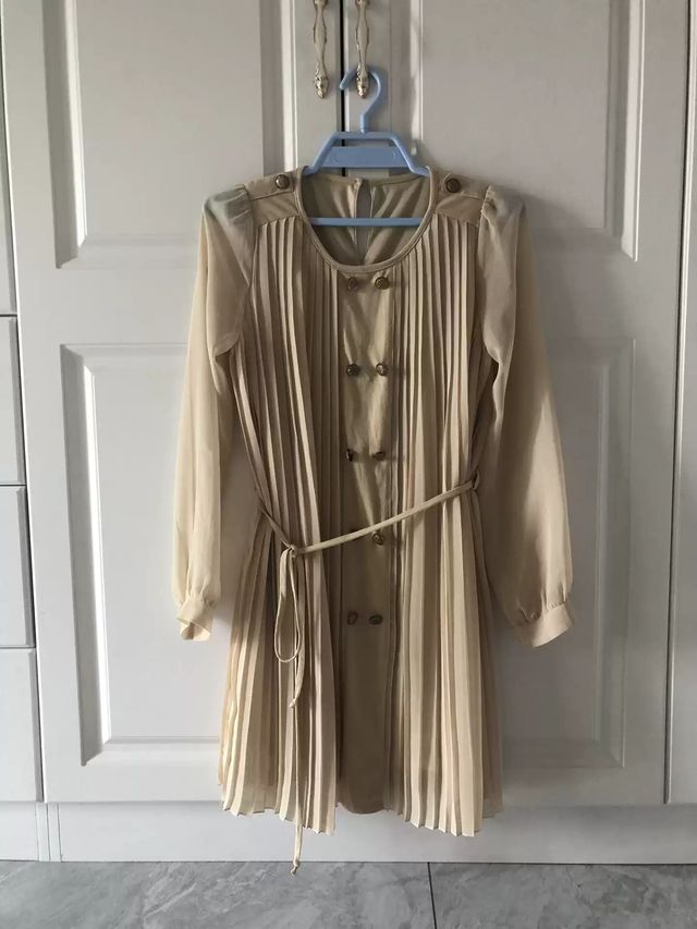 Abito giallo chiaro plissettato