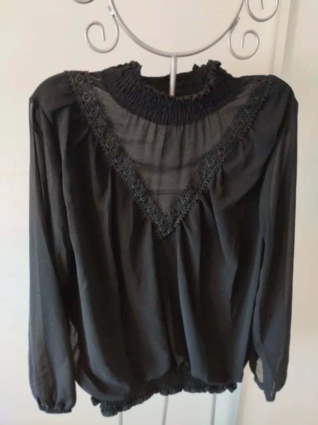 Camisa negra con encaje Nueva