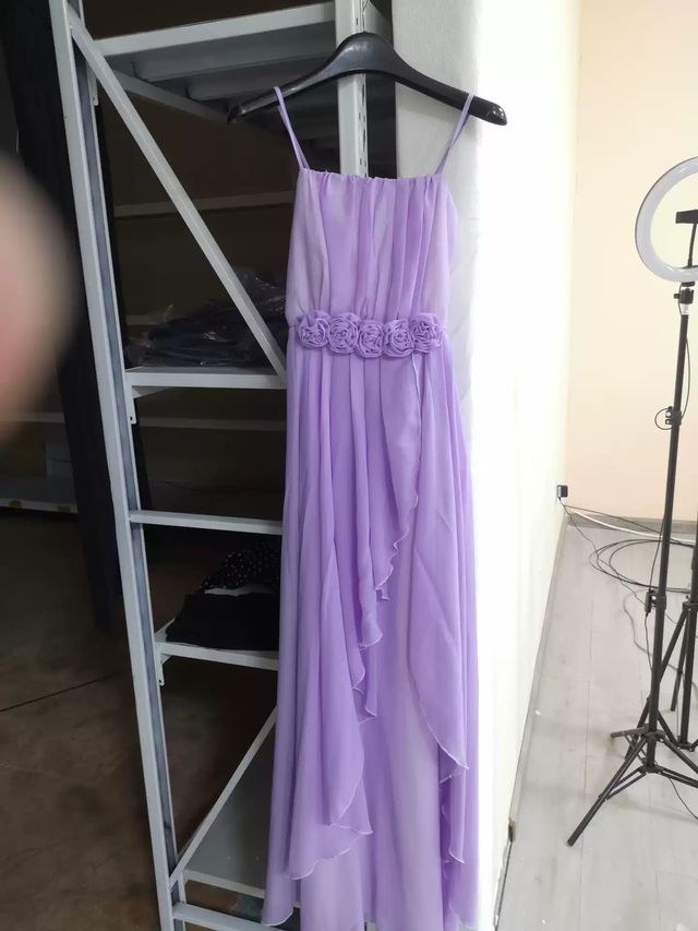 Abito lungo viola con fiori