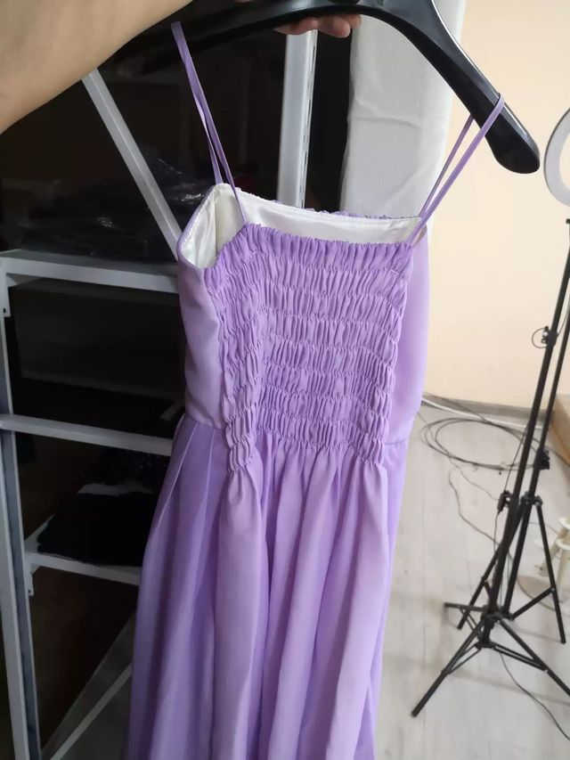 Abito lungo viola con fiori