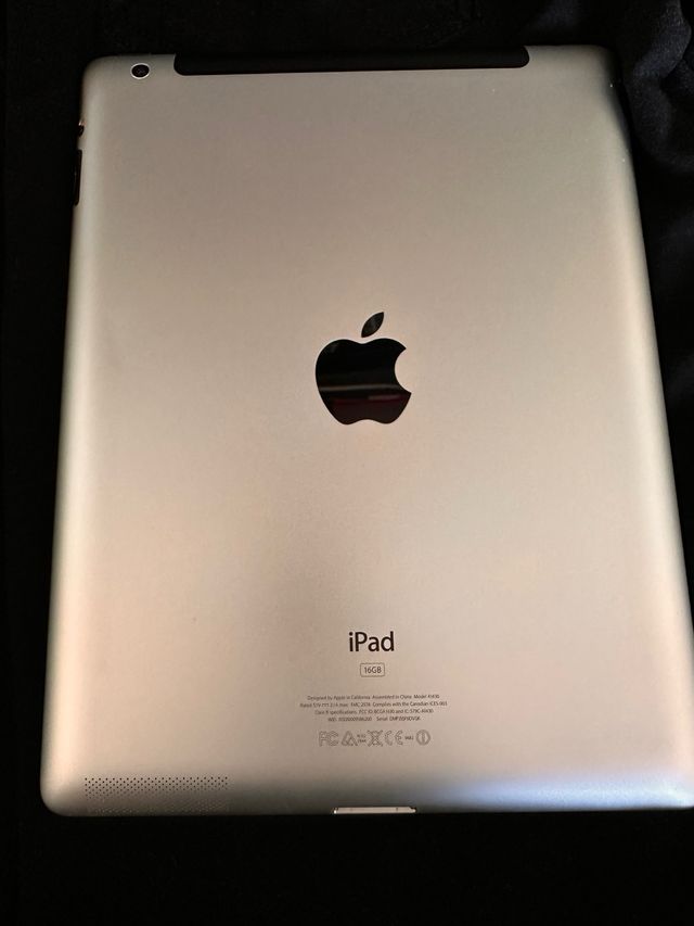 Apple iPad 3 4G Blanco + teclado Logitech + funda