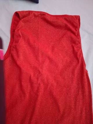 Top rojobrillante. Seregala si compras otra prenda