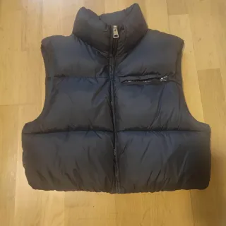 Chaleco Negro Corto Bershka