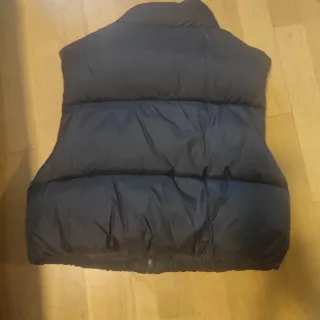 Chaleco Negro Corto Bershka