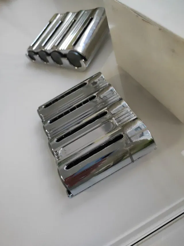 2 Porta-moedas Metálicos Prateados