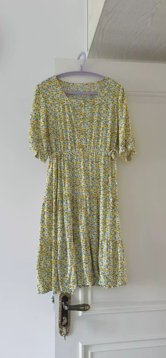 Abito giallo floreale
