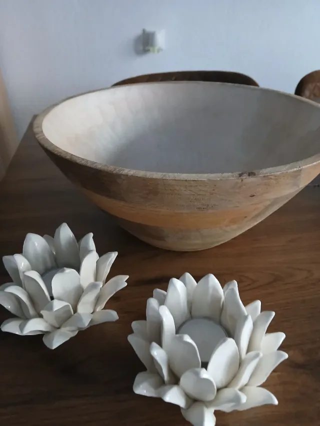 Bol de madera para mesa y cerámica brillante