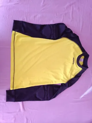 Niño. Camiseta portero con coderas amarilla