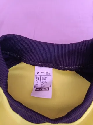 Niño. Camiseta portero con coderas amarilla