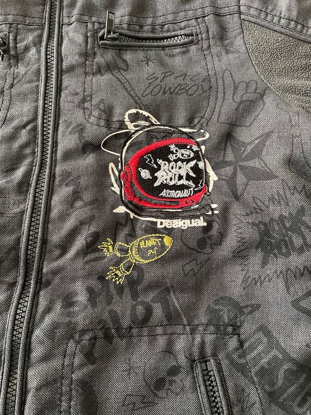 Cazadora Desigual con capucha