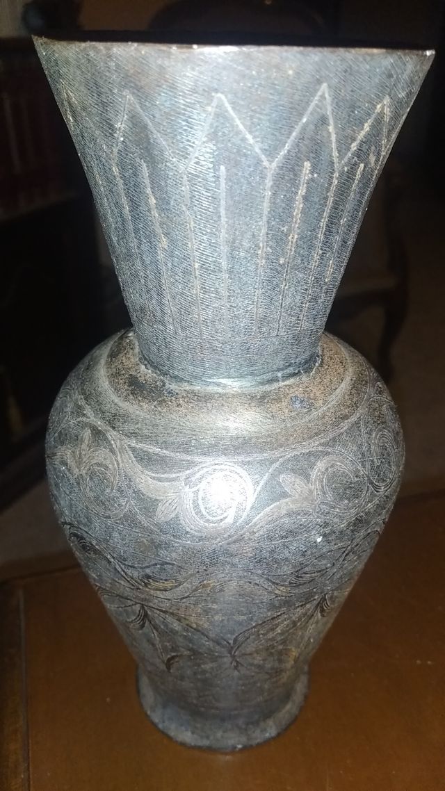 Vaso antico damascato in ferro battuto