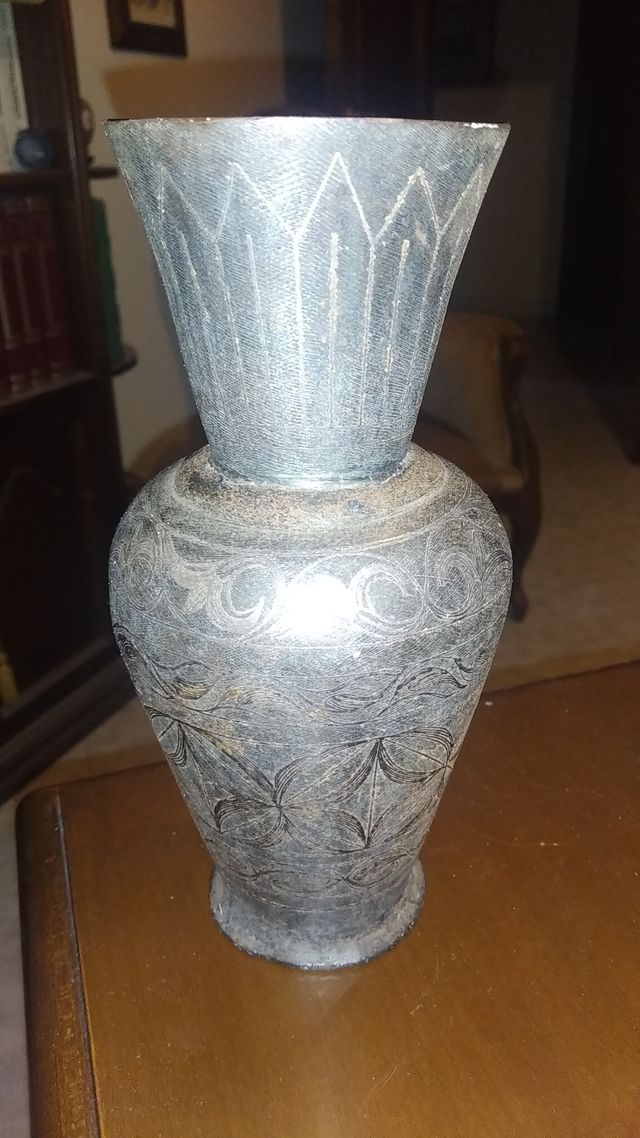 Vaso antico damascato in ferro battuto
