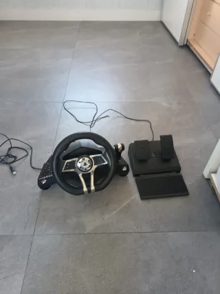 Volante Thrustmaster F1 PS4 con pedales.