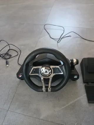 Volante Thrustmaster F1 PS4 con pedales.