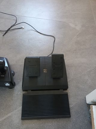 Volante Thrustmaster F1 PS4 con pedales.