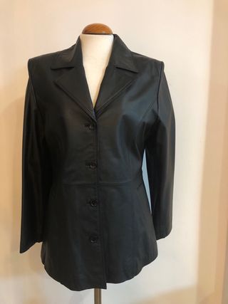 Chaqueta de piel negra