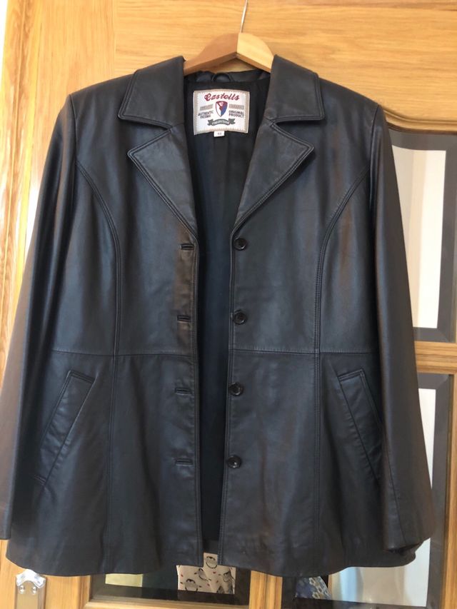 Chaqueta de piel negra