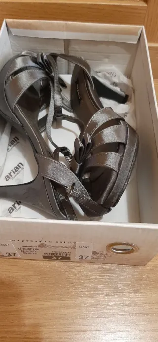 Sandalias Arian raso plataforma talla 37