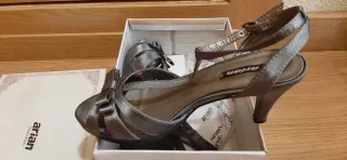 Sandalias Arian raso plataforma talla 37