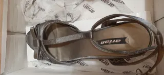 Sandalias Arian raso plataforma talla 37