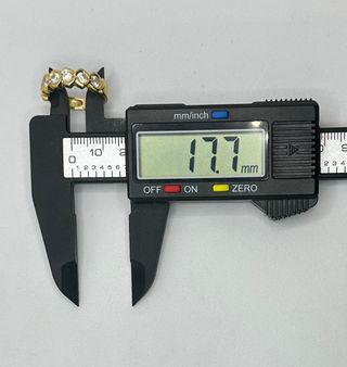 Anillo de oro de 18k circonitas, 5.1 g, T-16.