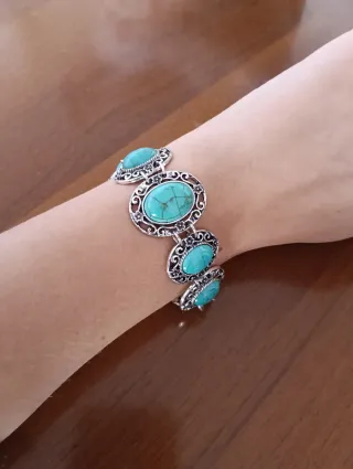 Bracciale argentato con pietre turchesi