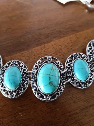 Bracciale argentato con pietre turchesi