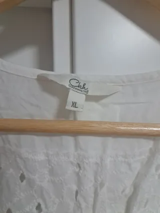 Blusa blanca bordada talla XL